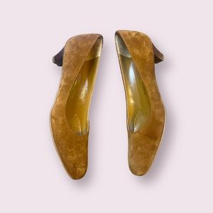 VINTAGE SALVATORE FERRAGAMO BROWN SUEDE PUMPS